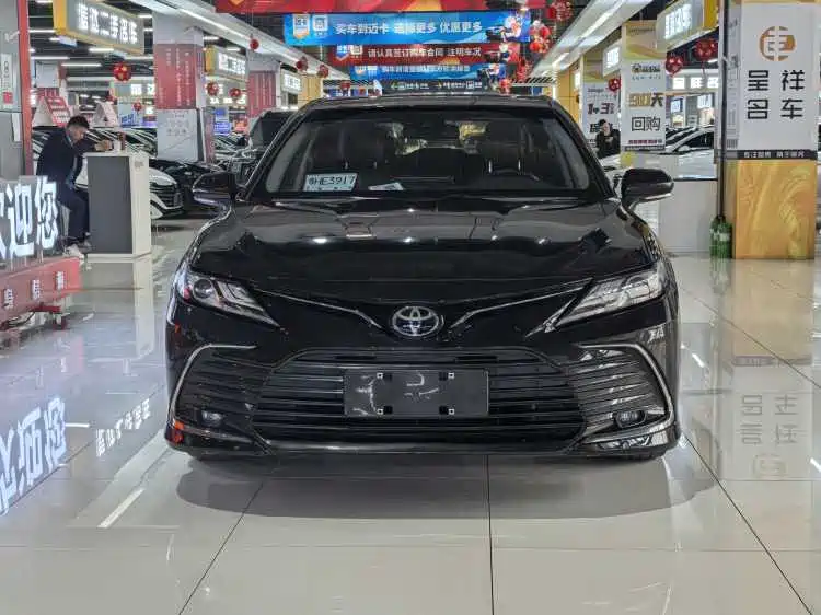 Toyota Camry 2022 — фото 2