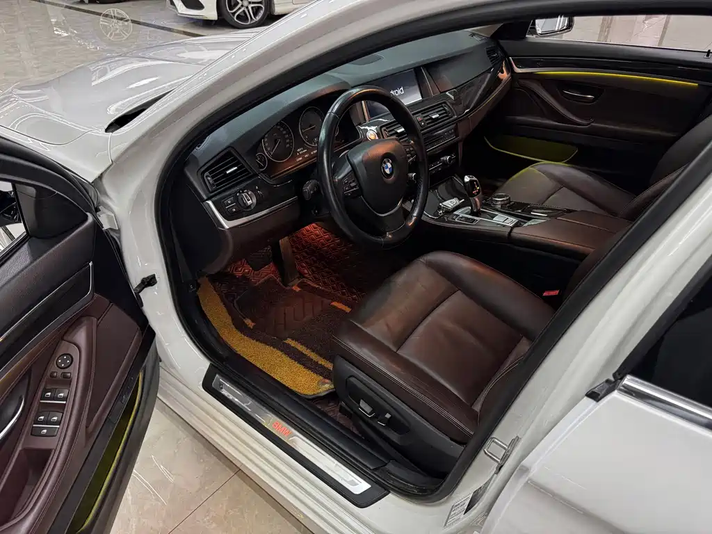 BMW 5 Series 2016 — фото 11