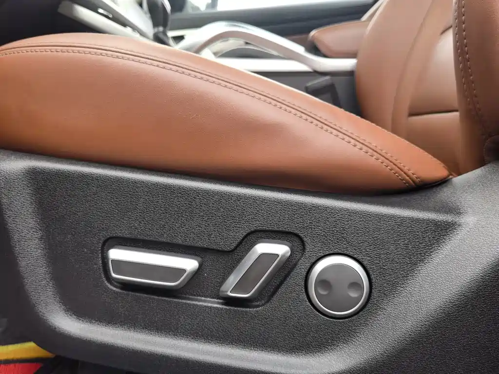 Geely Boyue 2018 — фото 12