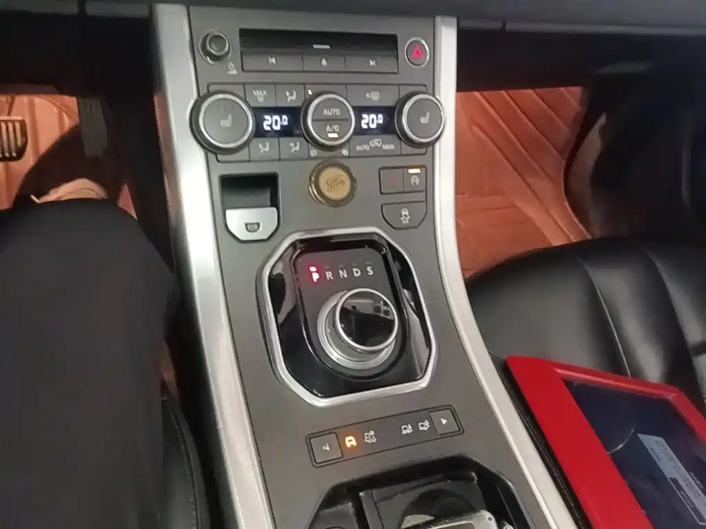 Land Rover Evoque 2015 — фото 14