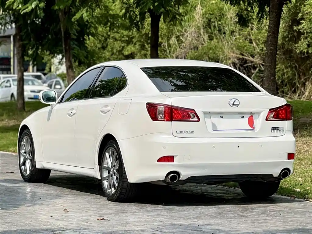 Lexus IS 2011 — фото 3