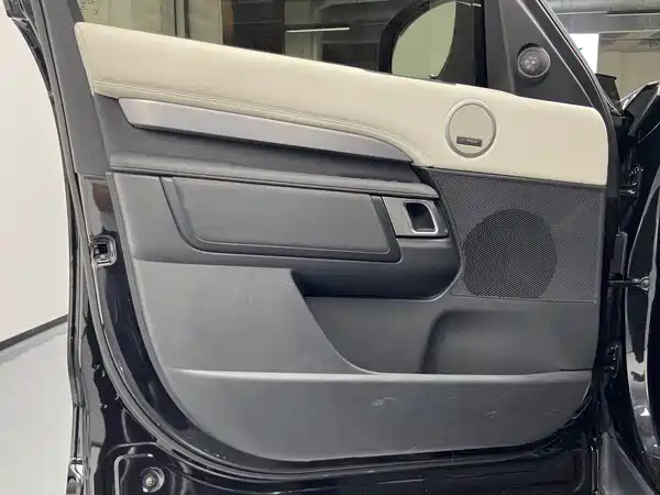 Land Rover Discovery 2021