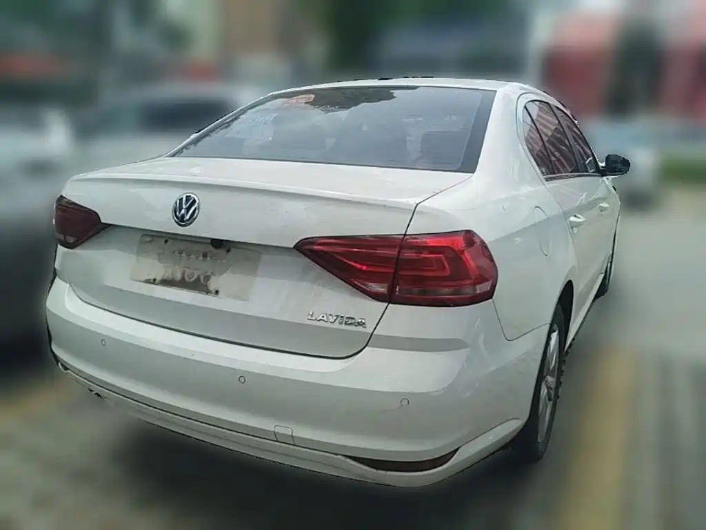 Volkswagen Lavida 2017 — фото 12