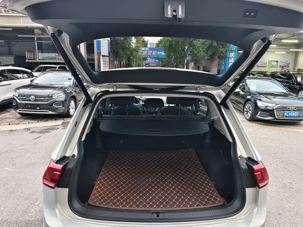 Volkswagen Tiguan L 2019 — фото 12