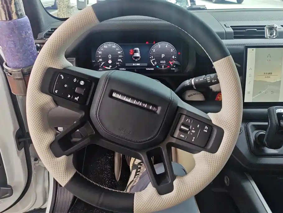 Land Rover Defender 2025 — фото 15