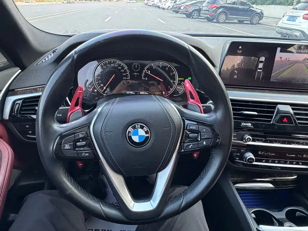 BMW 5 Series 2018 — фото 12
