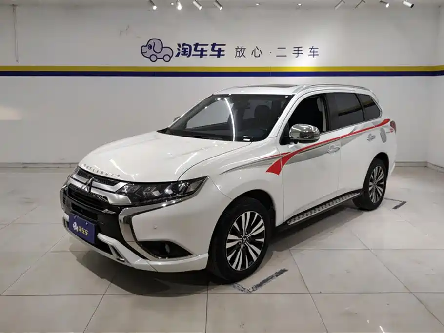 Mitsubishi Outlander 2021 — фото 1
