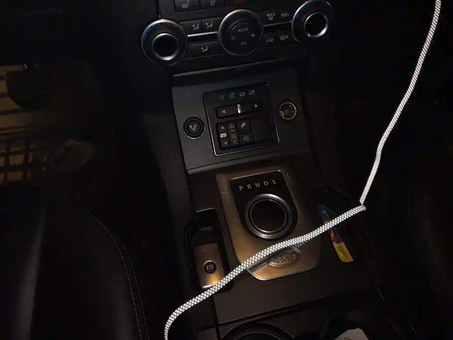 Land Rover Discovery 2015 — фото 16