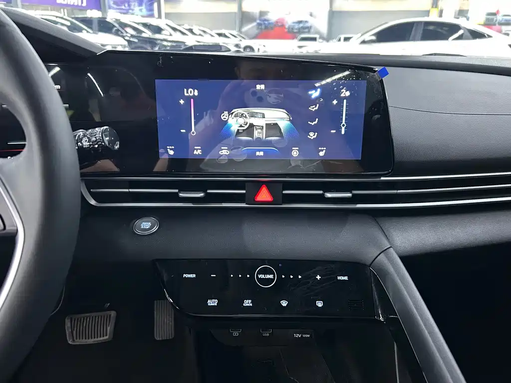 Hyundai Elantra 2023 — фото 10