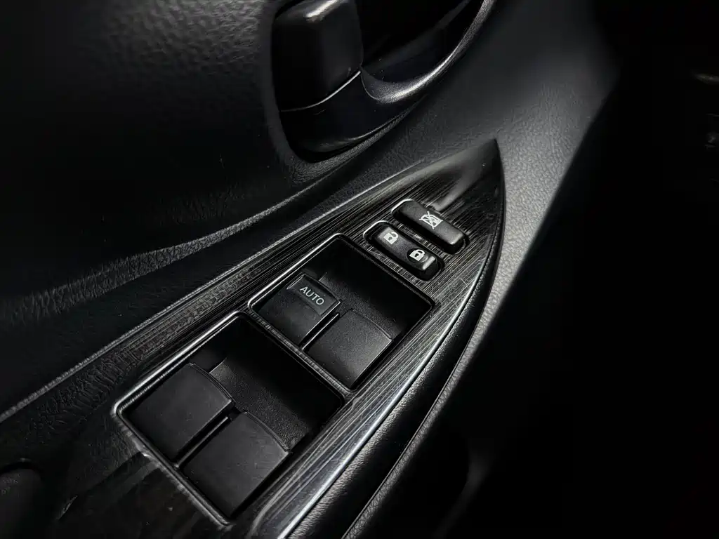 Toyota Yaris L 2023 — фото 10