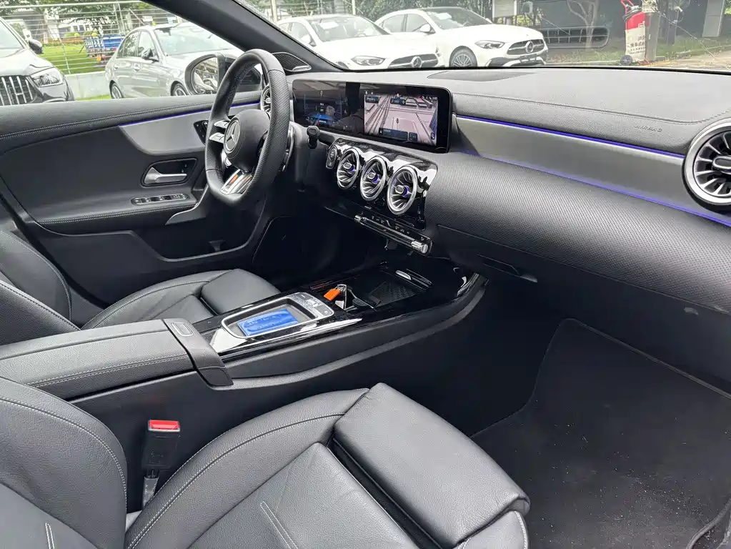 Mercedes-Benz A-Class AMG 2025 — фото 9