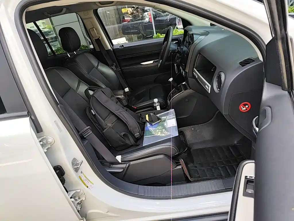 Jeep Compass 2016 — фото 25