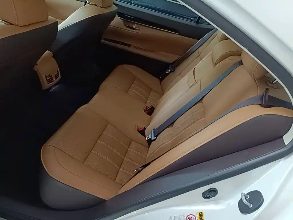 Lexus ES 2017 — фото 17