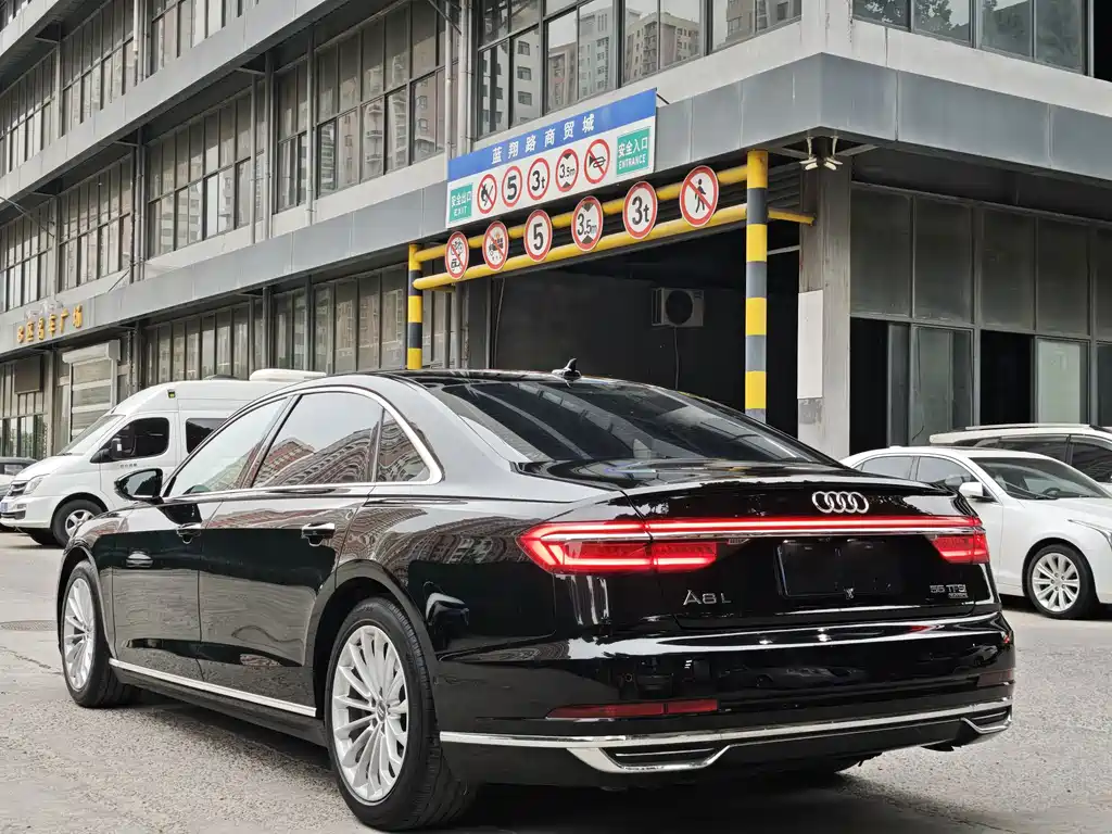 Audi A8 2018 — фото 10