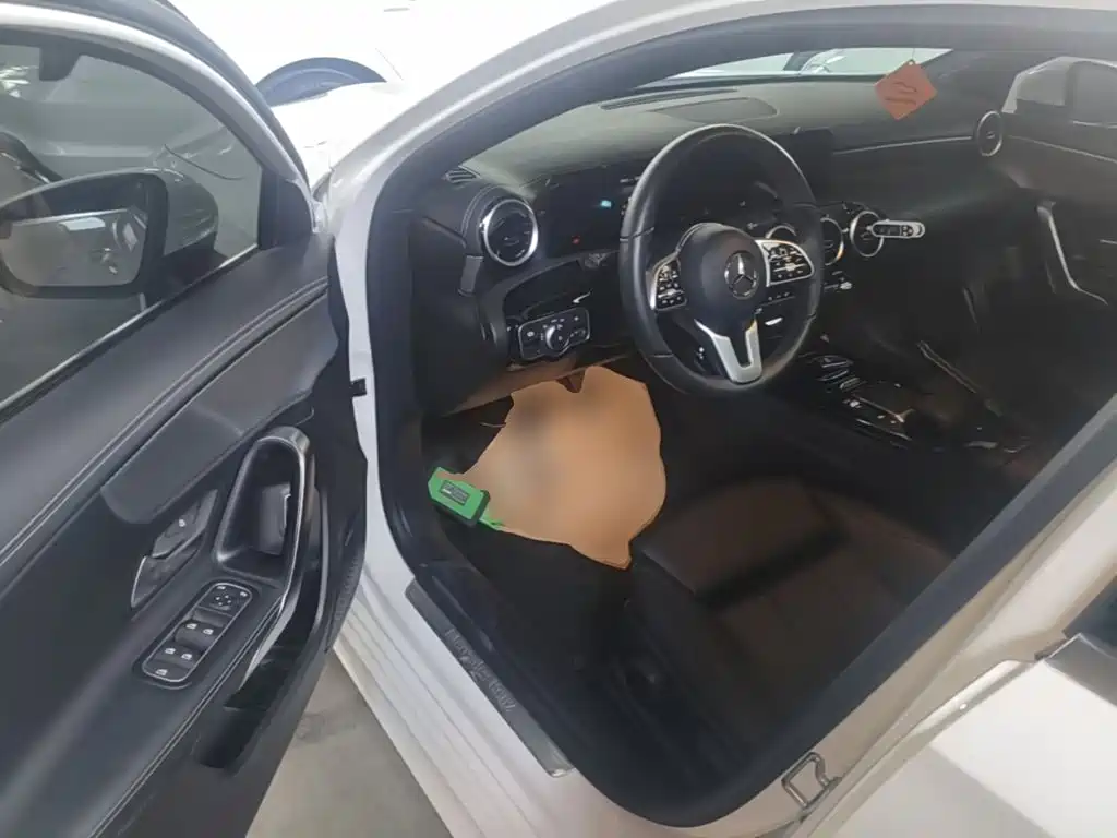 Mercedes-Benz A-Class 2023 — фото 16