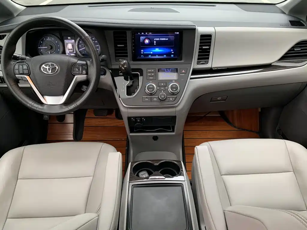 Toyota Sienna 2020 — фото 13