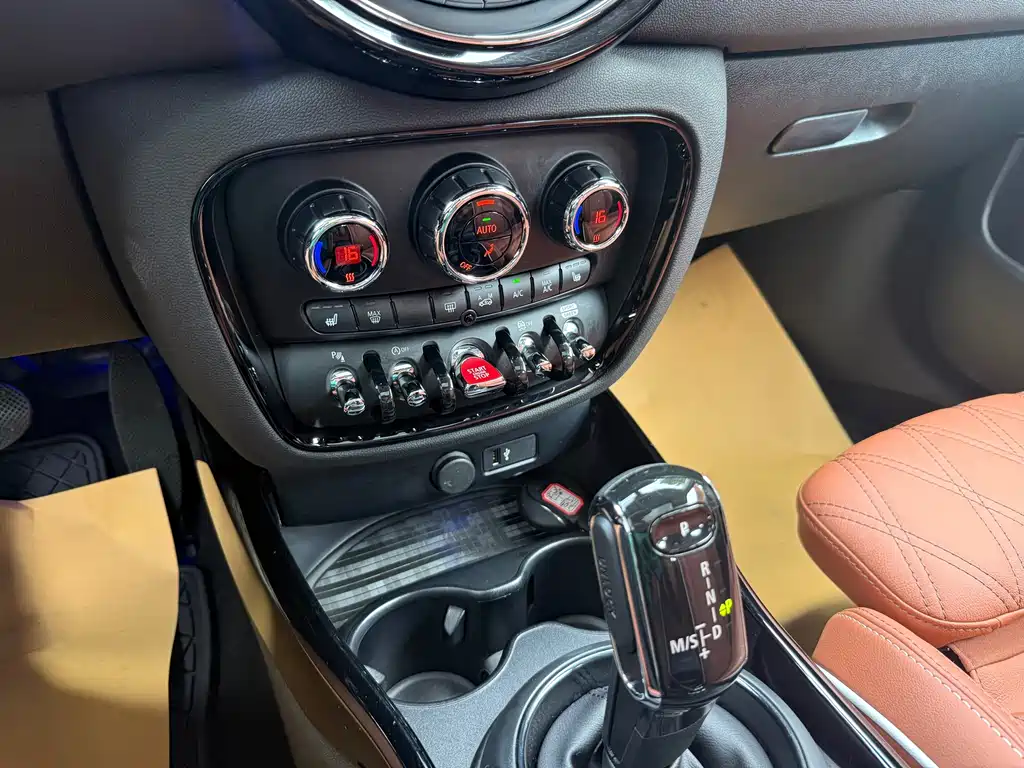 MINI Clubman 2020 — фото 16