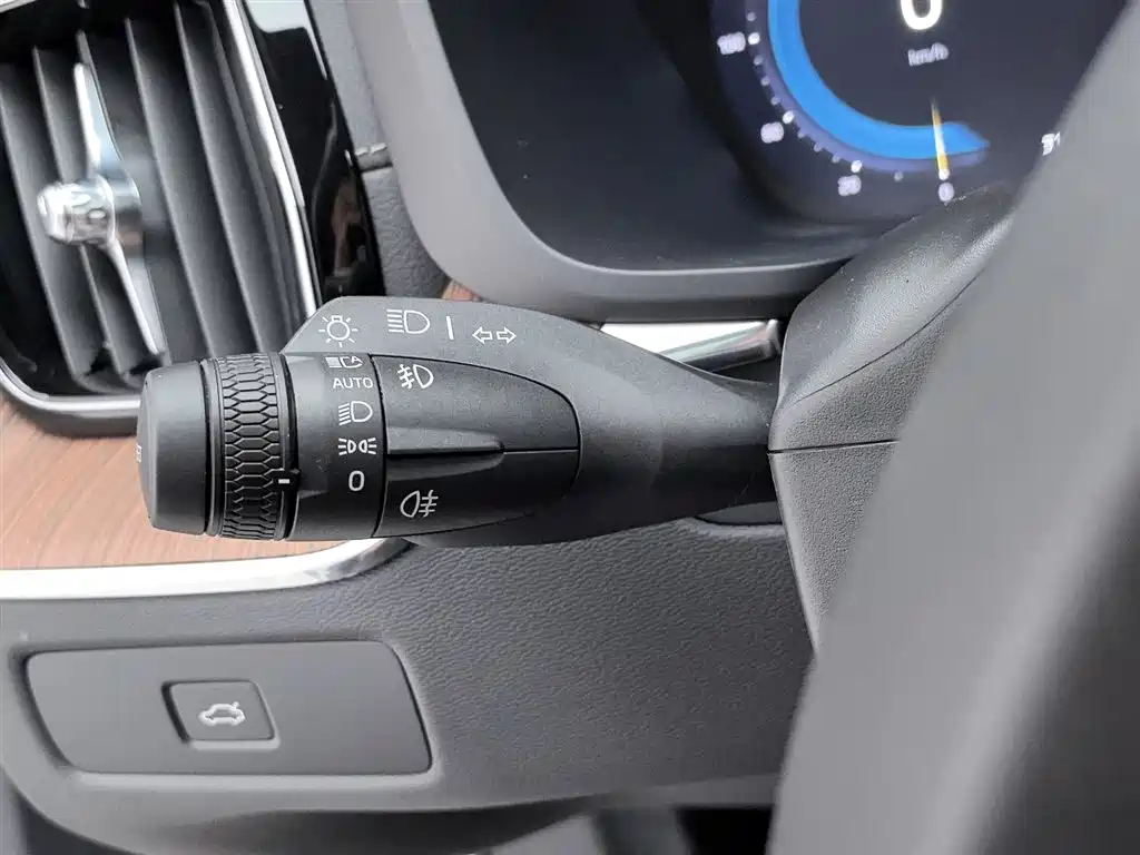 Volvo XC60 2025 — фото 21