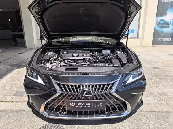 Lexus ES 2023