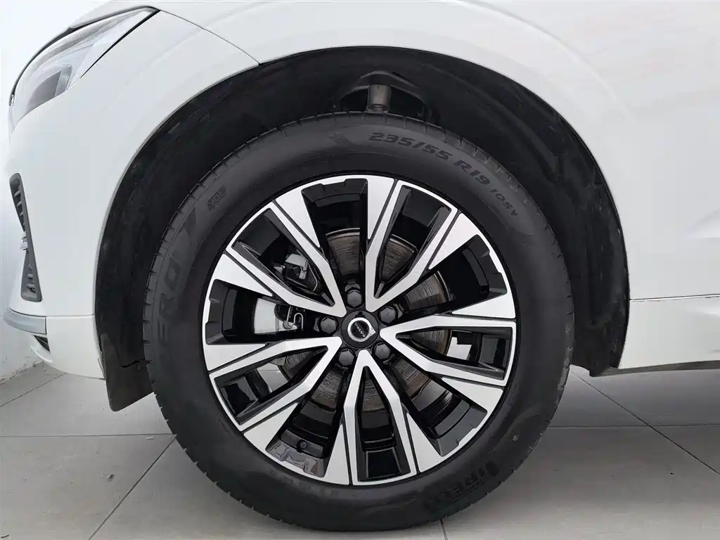 Volvo XC60 2025 — фото 17