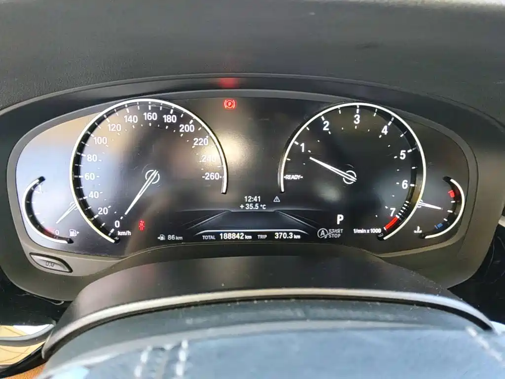BMW 5 Series 2017 — фото 12