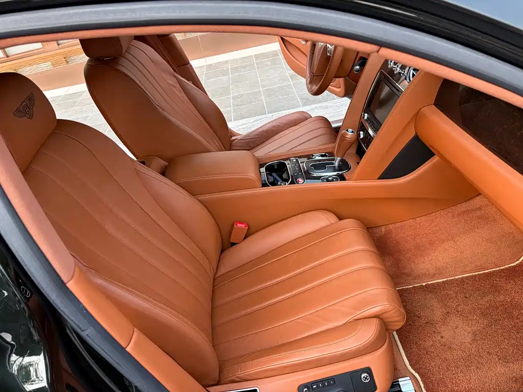Bentley Flying Spur 2014 — фото 20