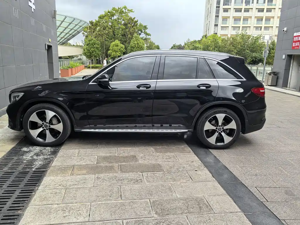 Mercedes-Benz GLC 2018 — фото 42