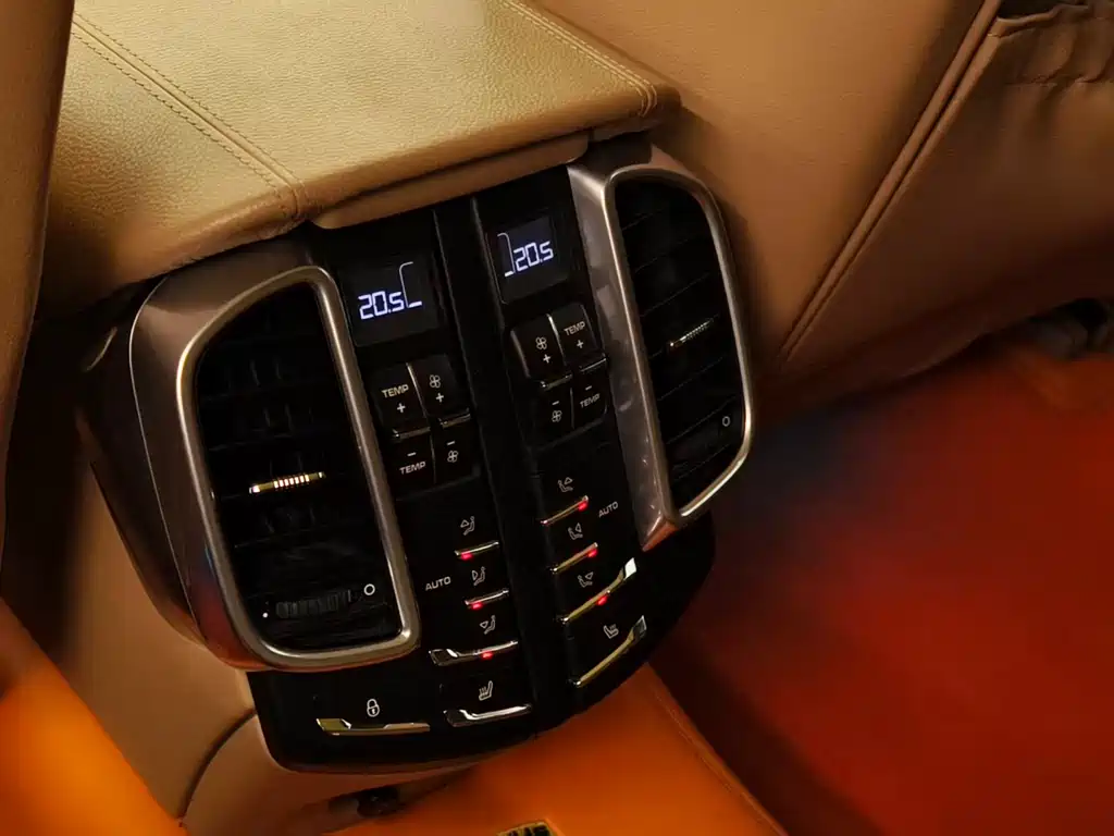 Porsche Cayenne 2014 — фото 11