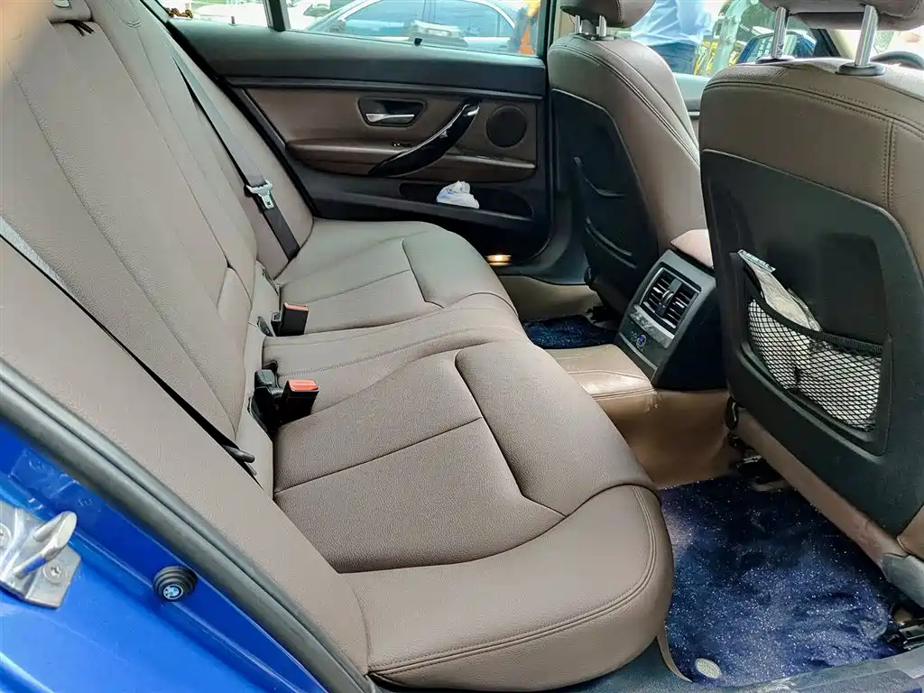 BMW 3 Series 2019 — фото 11