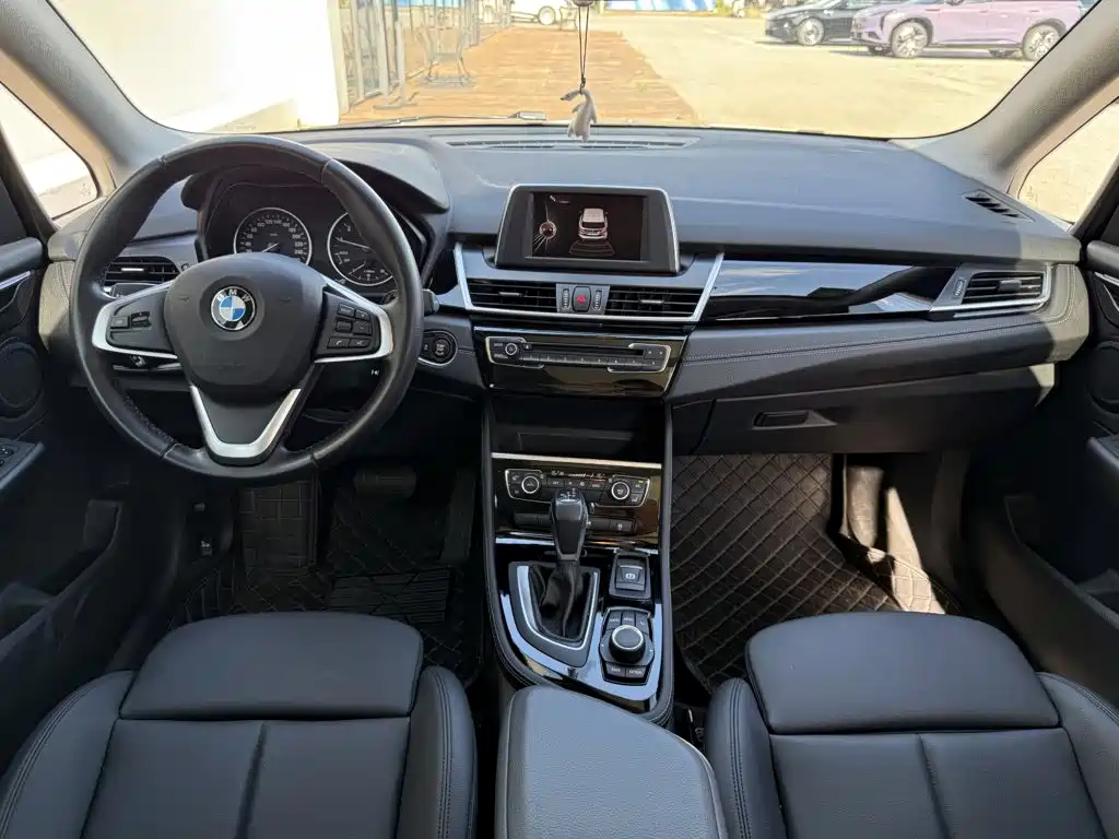 BMW 2 Series Station Wagon 2017 — фото 27
