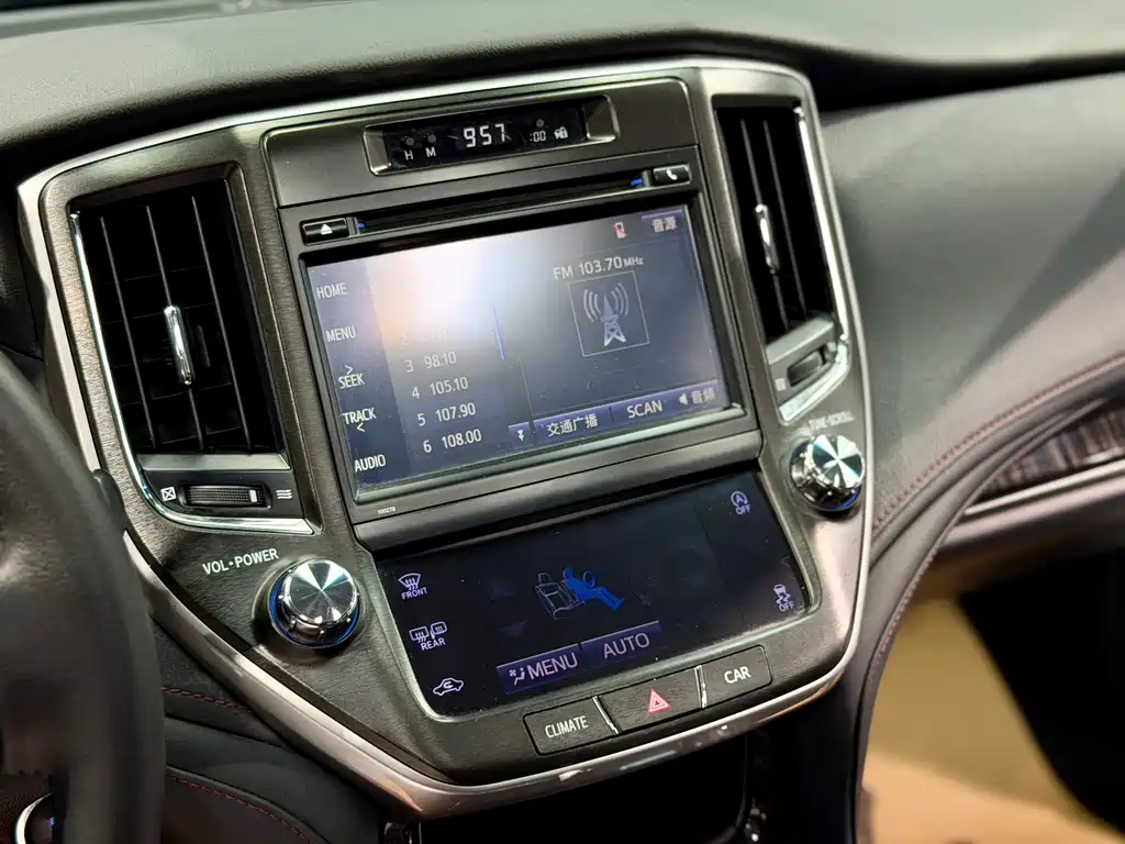 Toyota Crown 2016 — фото 11
