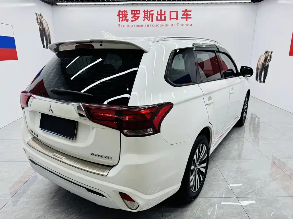 Mitsubishi Outlander 2022 — фото 11
