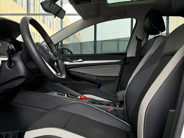 Volkswagen Golf 2023
