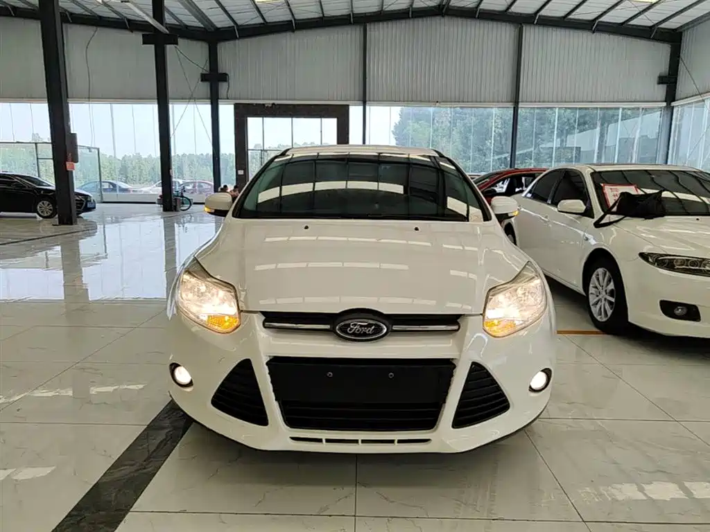 Ford Focus 2015 — фото 3