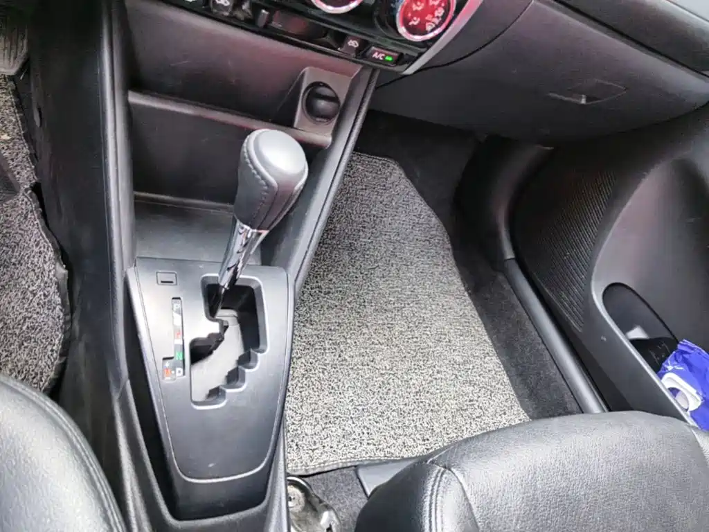 Toyota Yaris L 2020 — фото 14