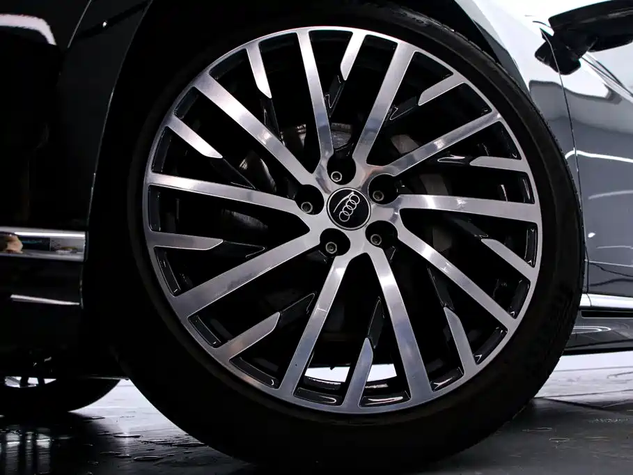 Audi A8 2024 — фото 18