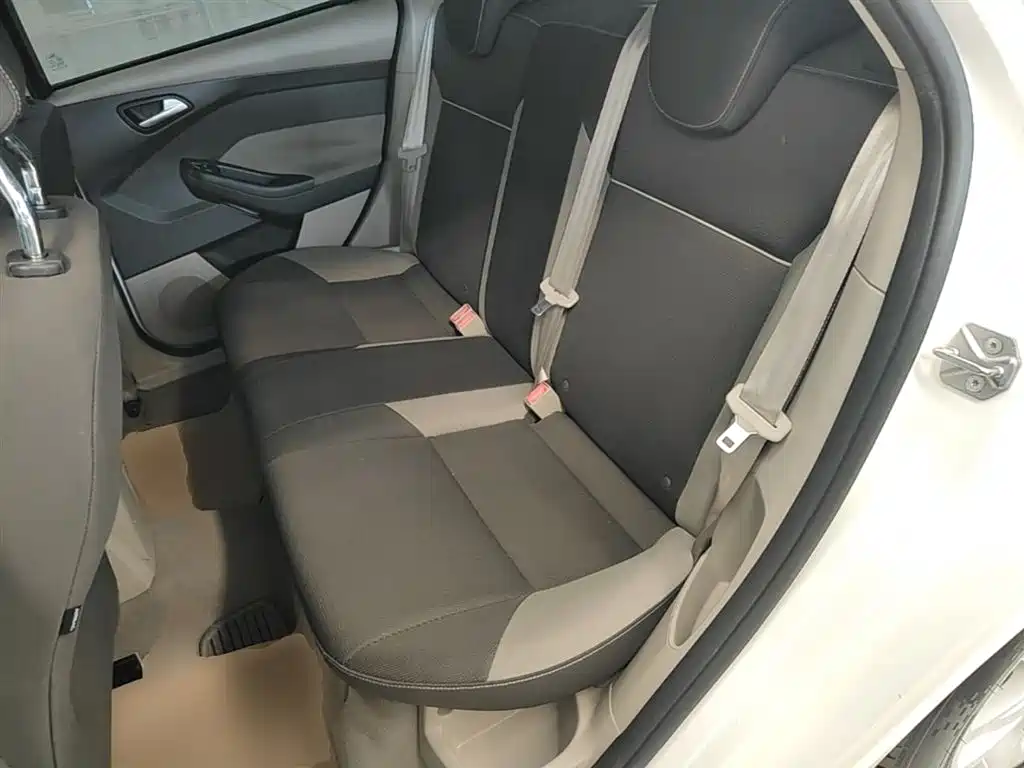 Ford Focus 2015 — фото 16