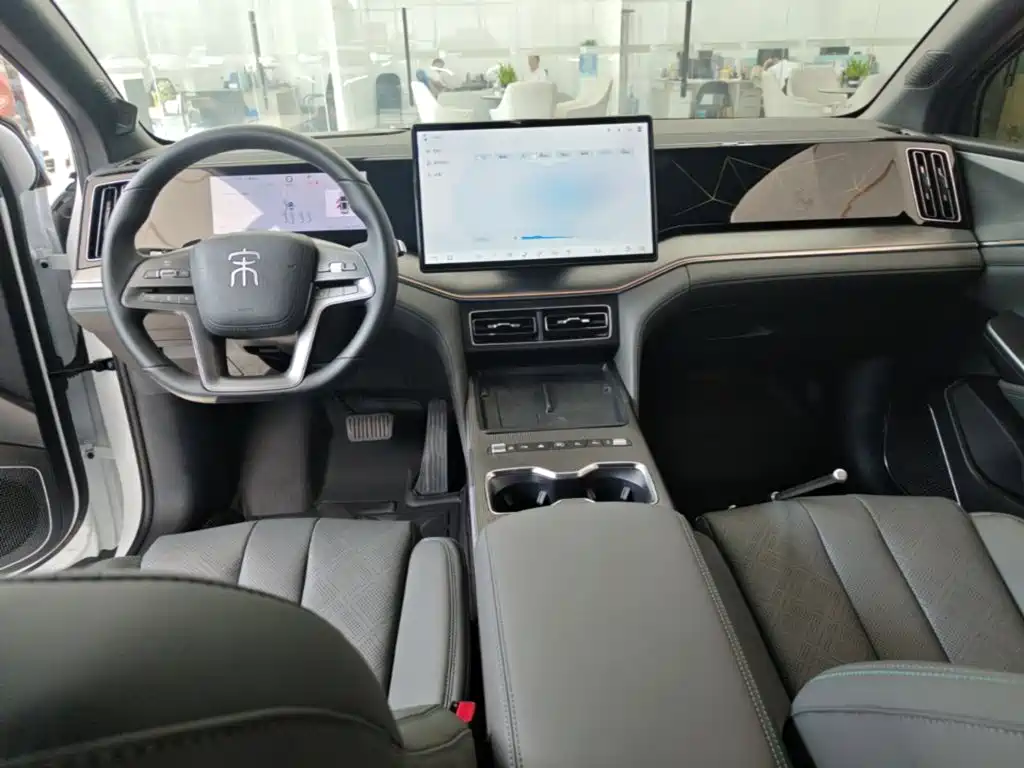 BYD Song L DM-i 2026 — фото 10