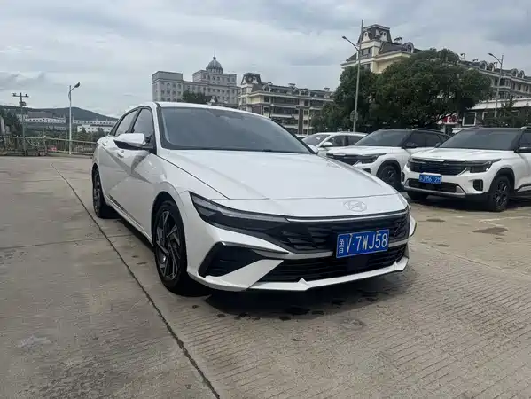 Hyundai Elantra 2023
