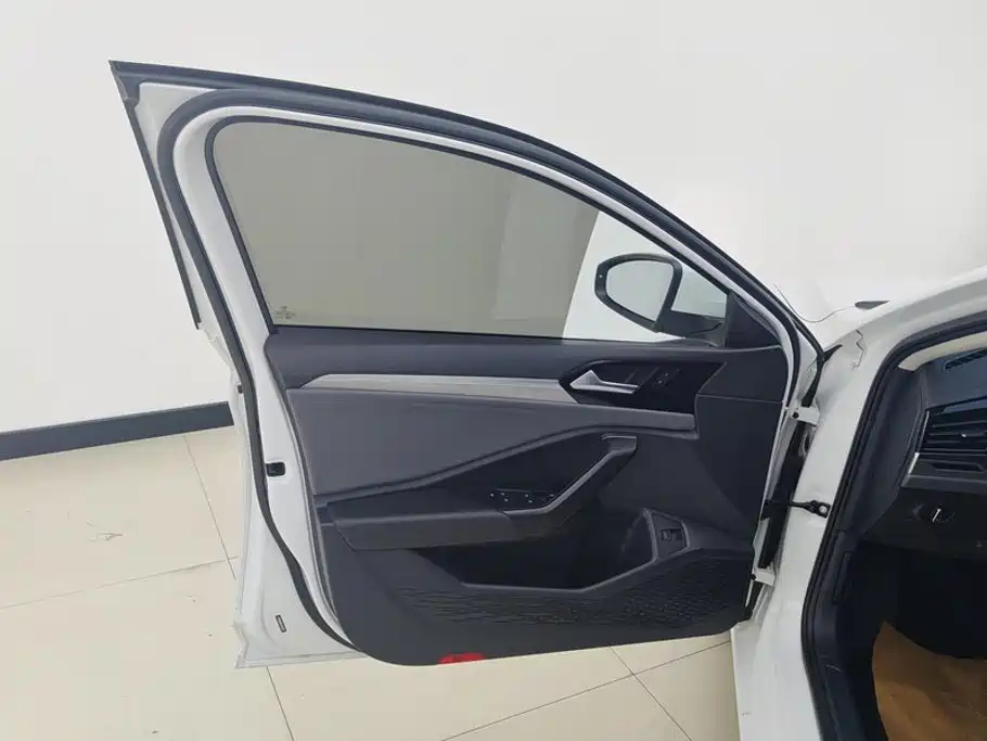 Volkswagen Sagitar 2020