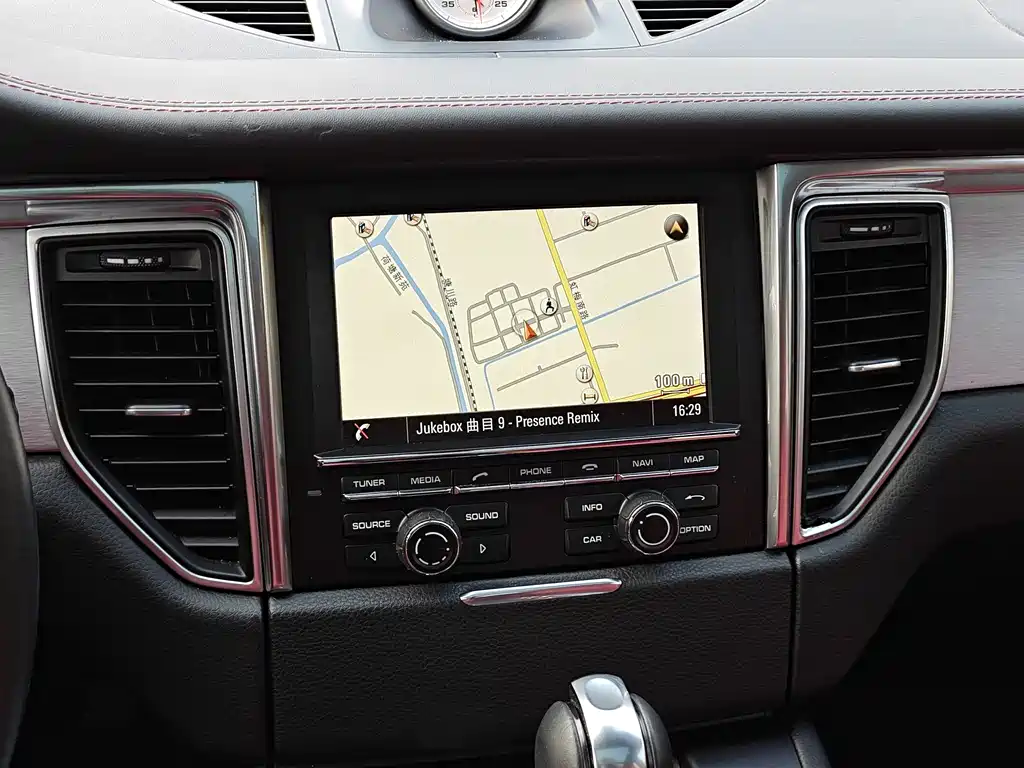 Porsche Macan 2015 — фото 15