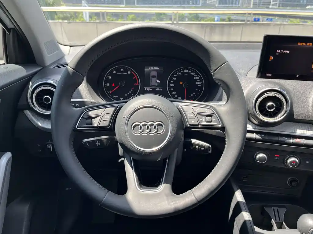 Audi Q2L 2020 — фото 9