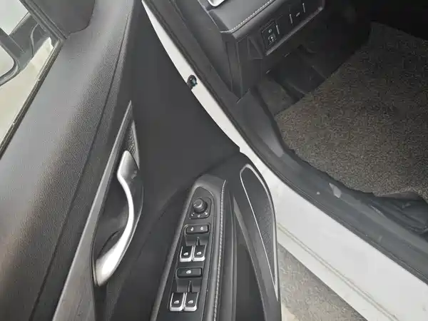 Geely Emgrand 2021
