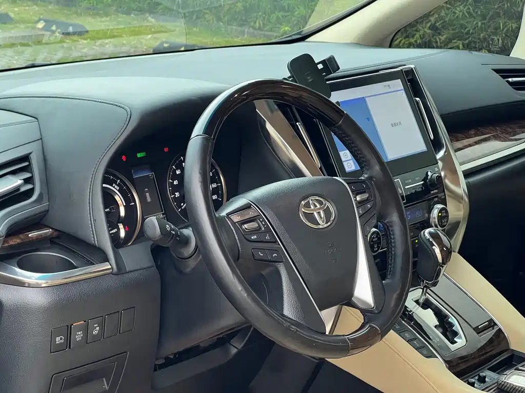 Toyota Alphard 2021 — фото 12