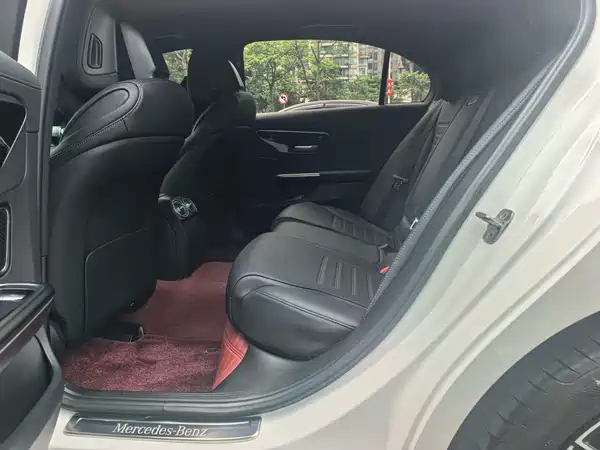 Mercedes-Benz C-Class 2024