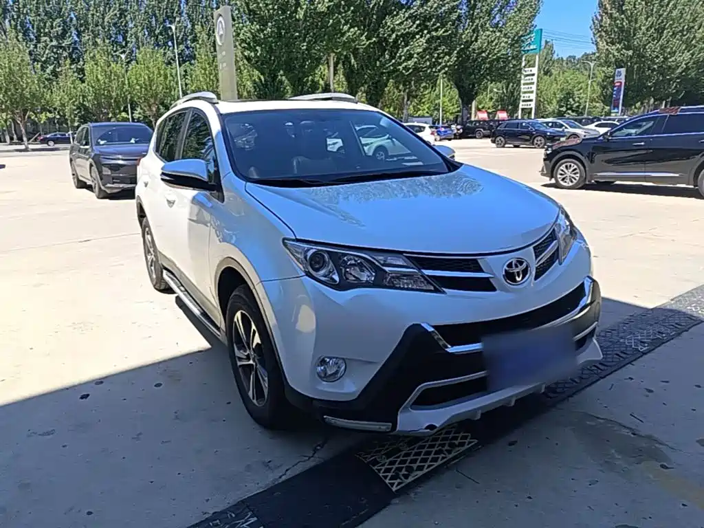 Toyota RAV4 2015 — фото 4
