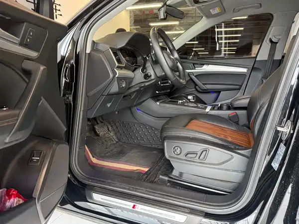 Audi Q5L 2020