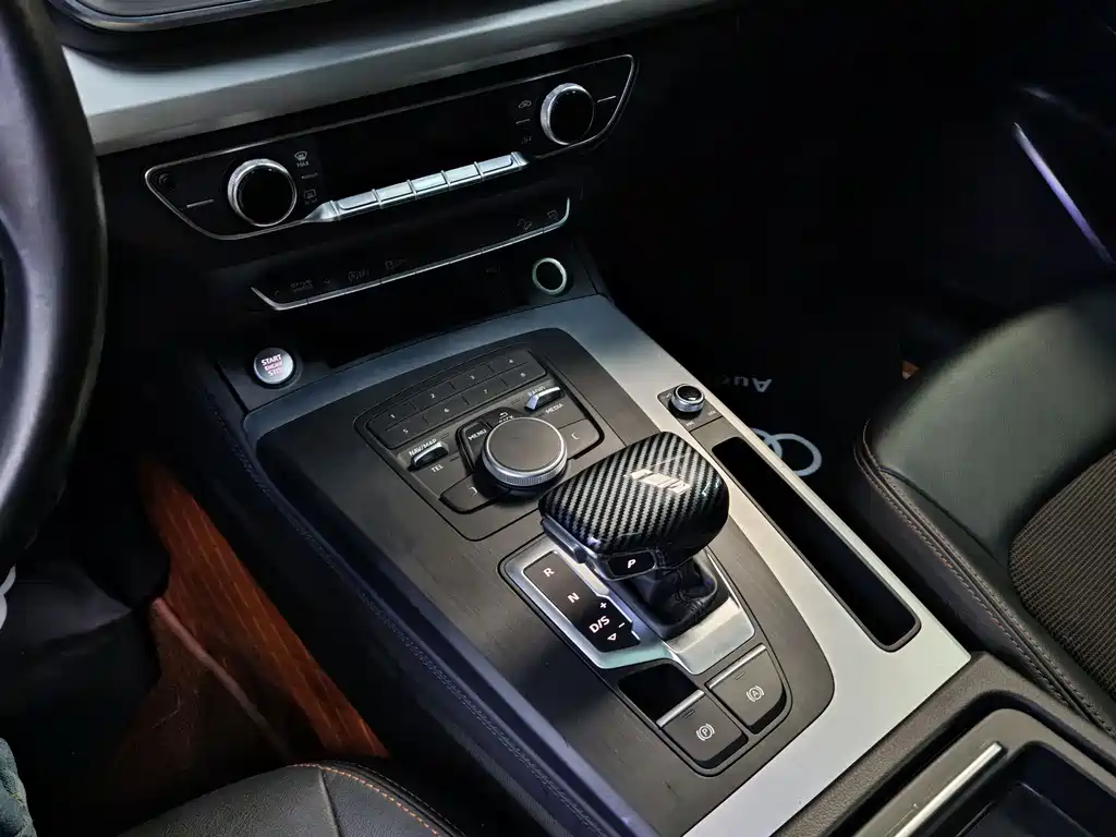 Audi Q5L 2021 — фото 10