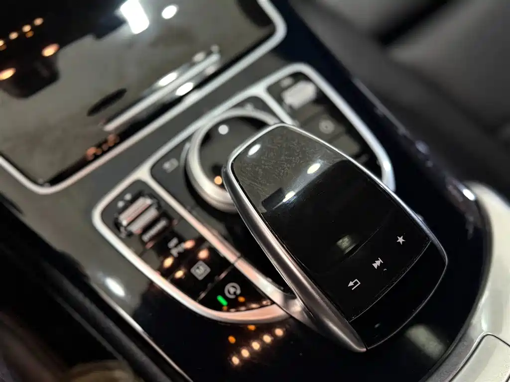 Mercedes-Benz GLC 2016 — фото 17