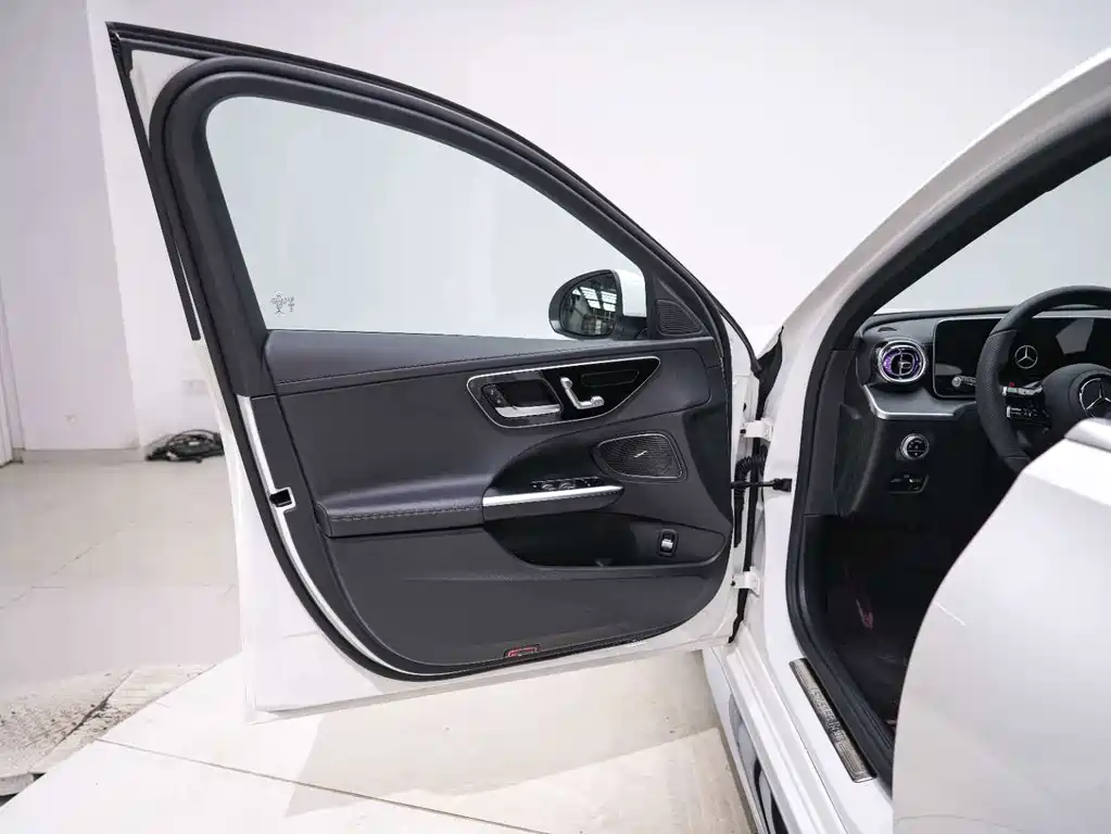 Mercedes-Benz C-Class 2022 — фото 11
